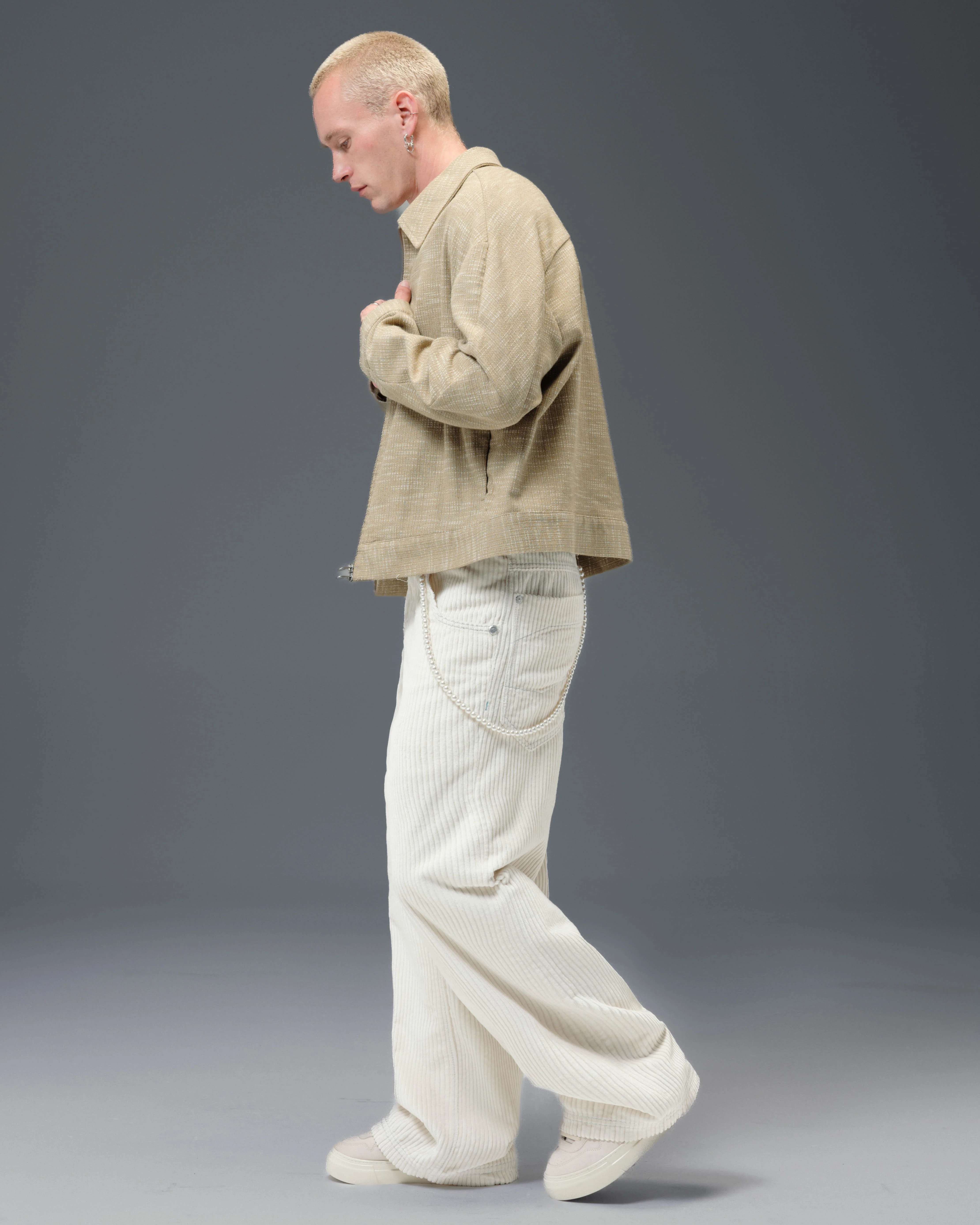 1179 Easy Wide Pipes. 23". 4 Wale Corduroy. Tofu. - Image 4