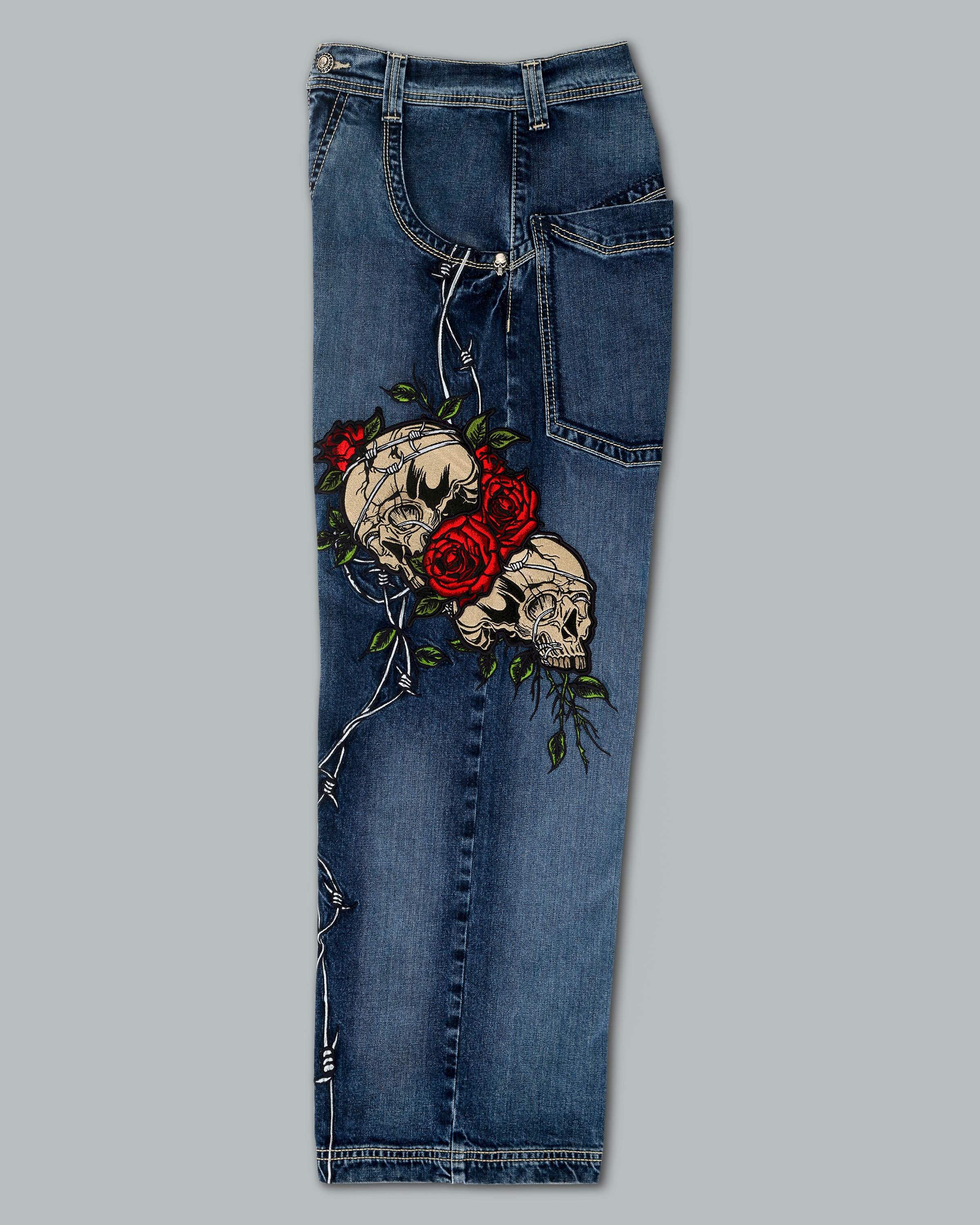 Skull & Roses. 24". Hand-Sand Dark Stone. - Image 11